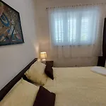 Apartment Dina *