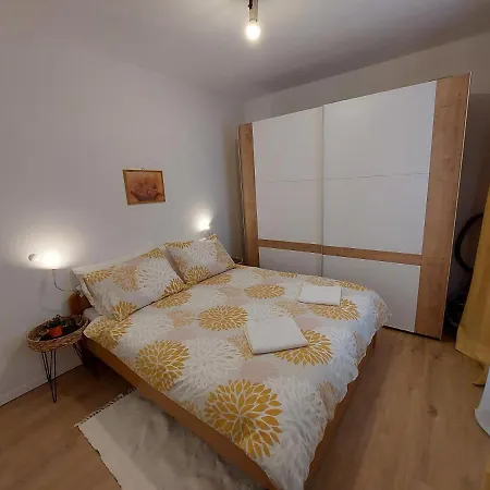 Apartment Dina *