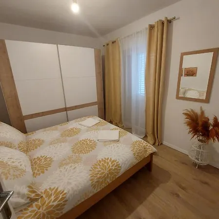 Dina Apartment *