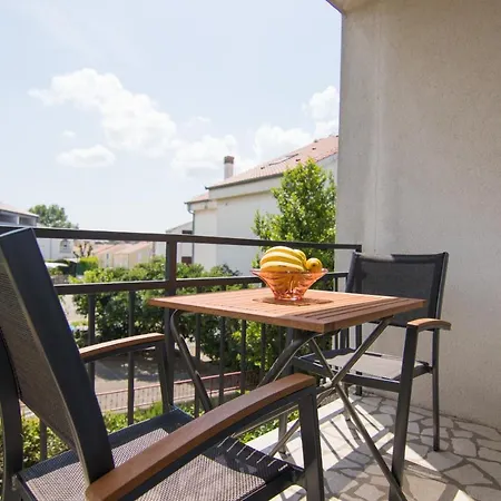 Apartment Dina Malinska