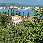 Apartman Dina *